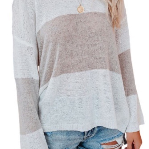 ๐ค Cute Gray Colorblock Knit Top! ๐ Size M - Picture 6 of 11